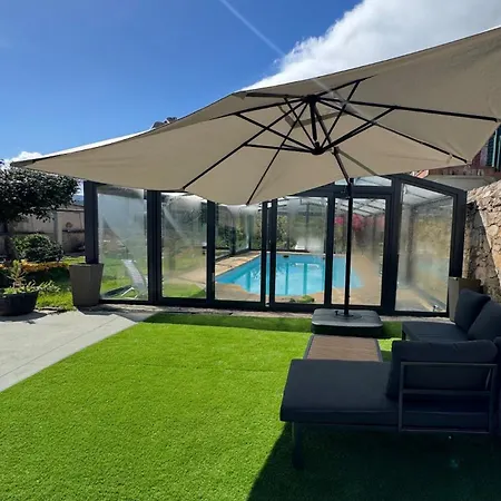 Con Piscina Cubierta Rianjo