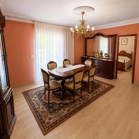 Tatil Evi Con Piscina Cubierta